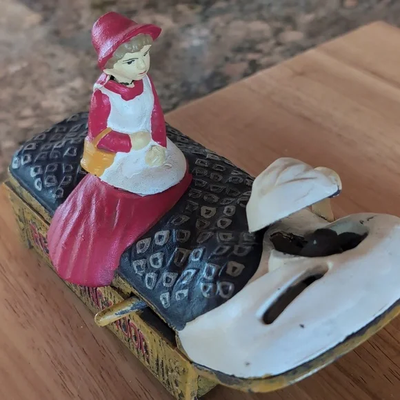 Red Riding Hood Cast Iron Mechanical Bank - Picture 2 of 6